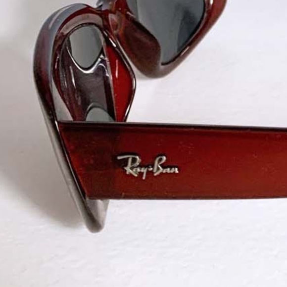 Ladies Ray-Ban sunglasses & case